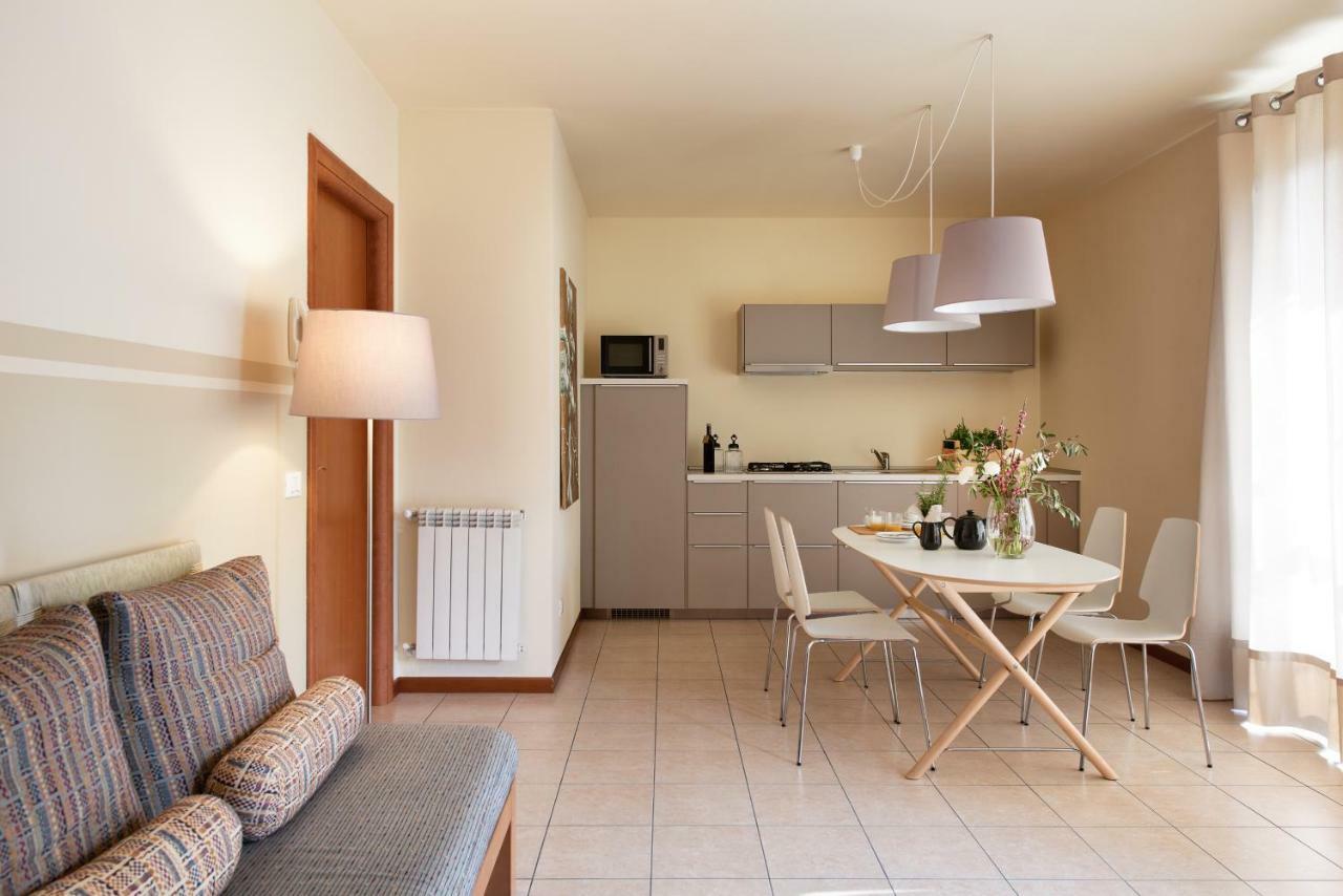 Appartamenti Corte Dei Cipressi Roe Exteriör bild